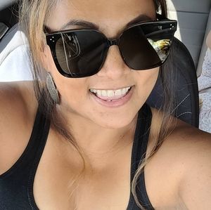 Meet your Posher, Candy